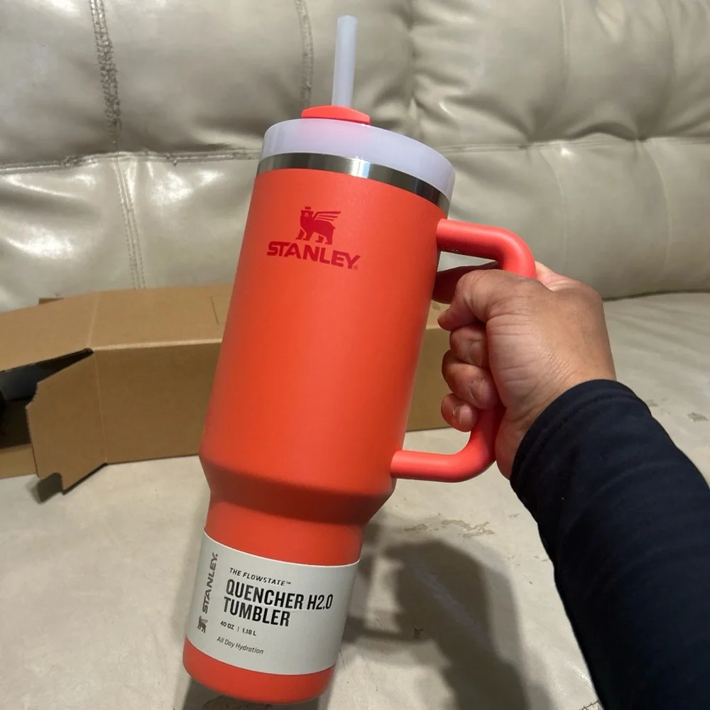 Stanley Orange Quencher H2.0 Tumbler with Handle - Picture 3 of 5